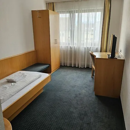 Mautner Airport Und Messehotel 3* שטוטגרט